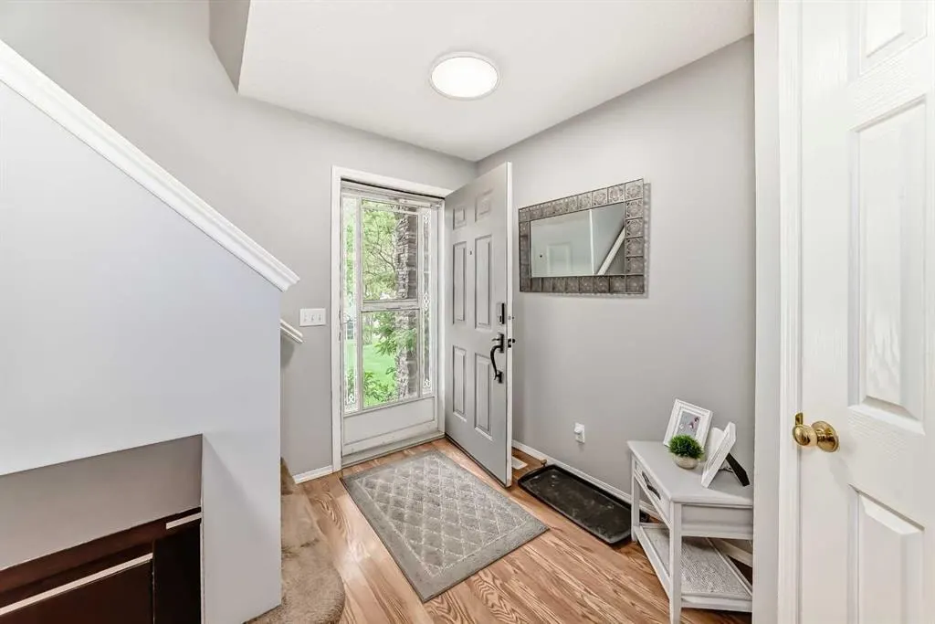 15 Citadel Meadow Crescent NW — photo 3