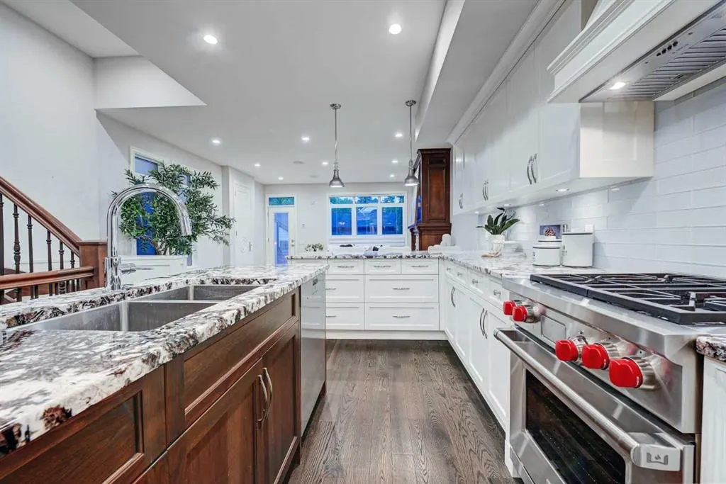 922 5 Street NW — photo 3