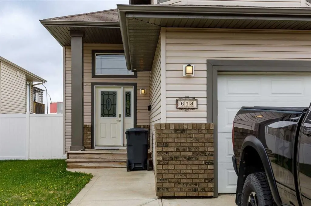 613 Oak Street — photo 2