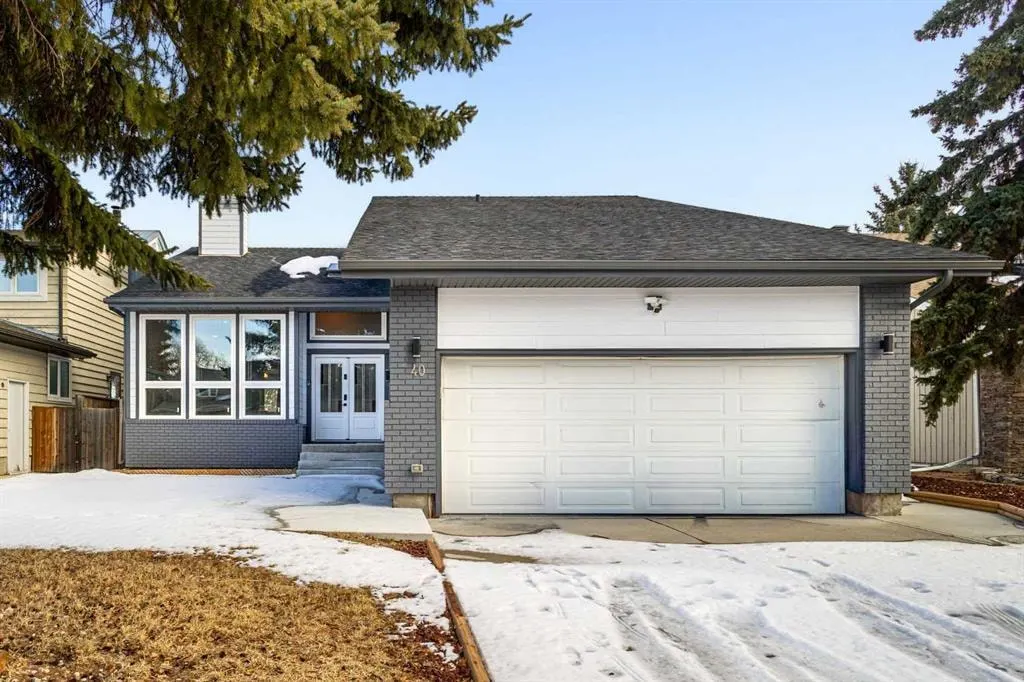 40 Wood Crescent SW — photo 2