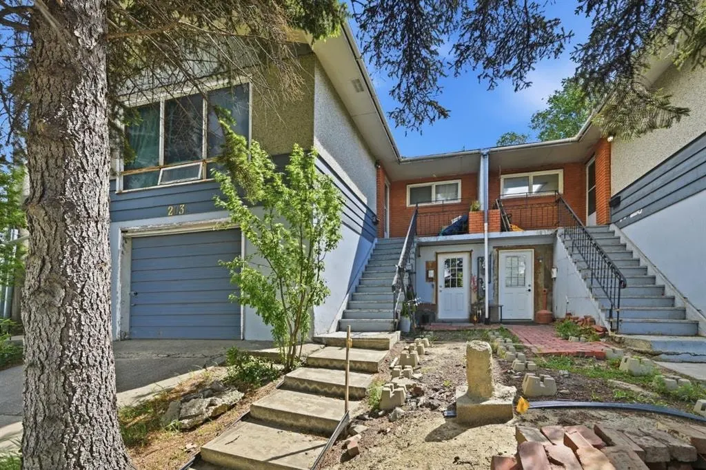 203 42 Avenue SW — photo 1