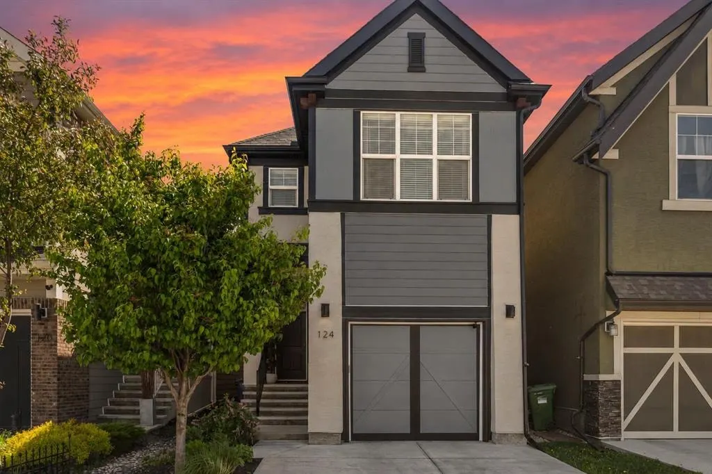 124 Masters Crescent SE — photo 1