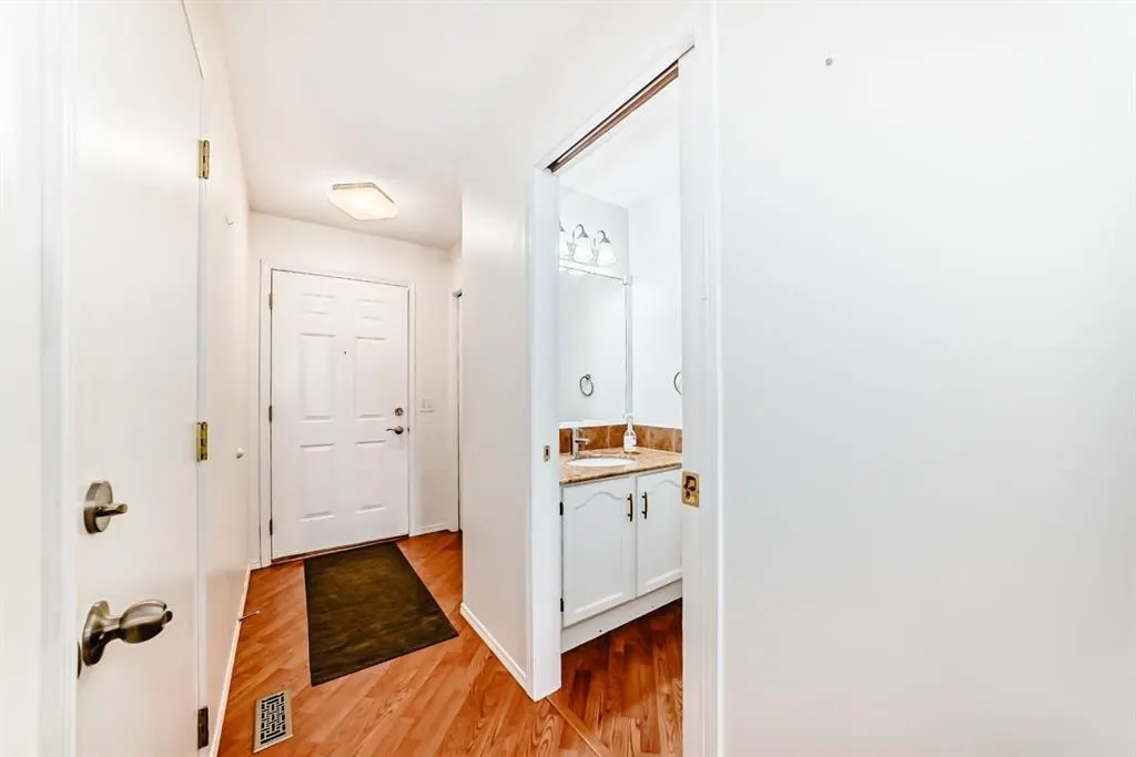 325 Mt Douglas Manor SE — photo 3