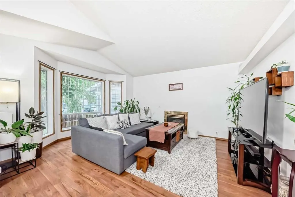16 Martinridge Way NE — photo 3