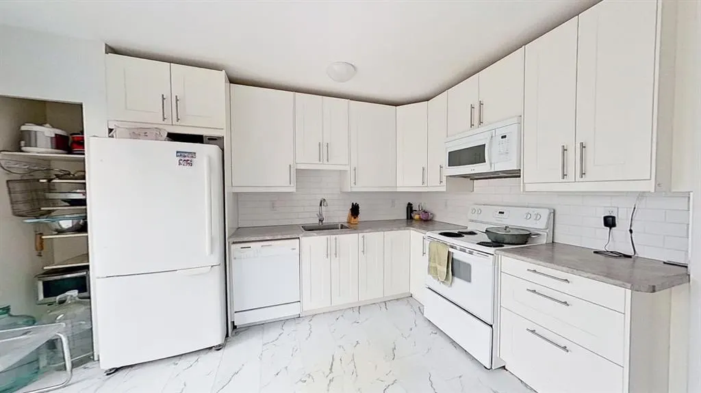 1305 Glenmore Trail #101 — photo 3
