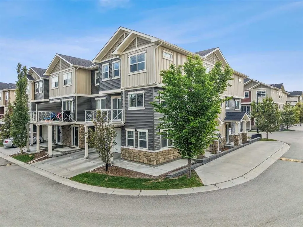 905 Skyview Ranch Grove NE — photo 2