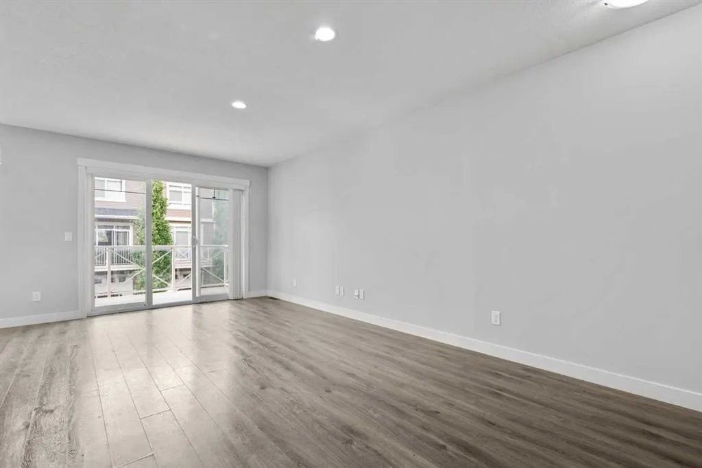 905 Skyview Ranch Grove NE — photo 3