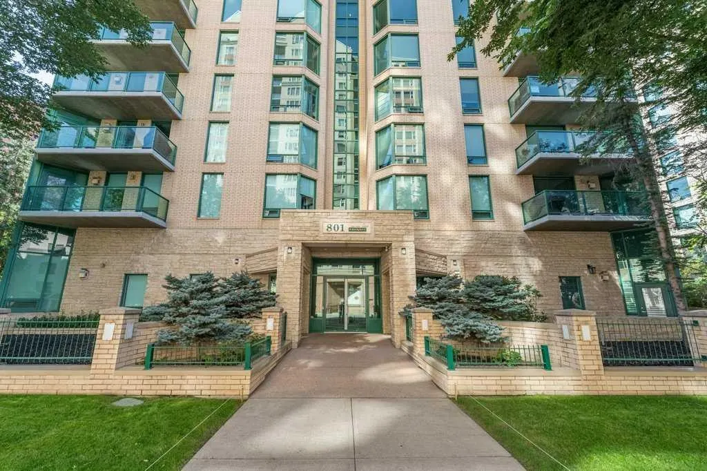 801 2 Avenue SW #802 — photo 1