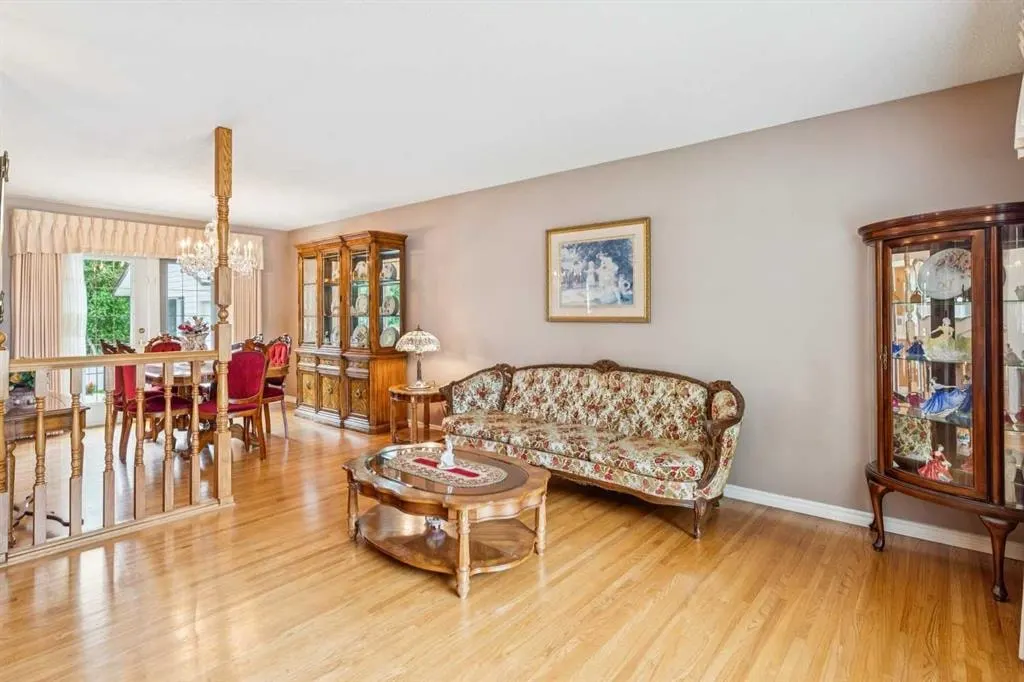 5036 Vallance Crescent NW — photo 3