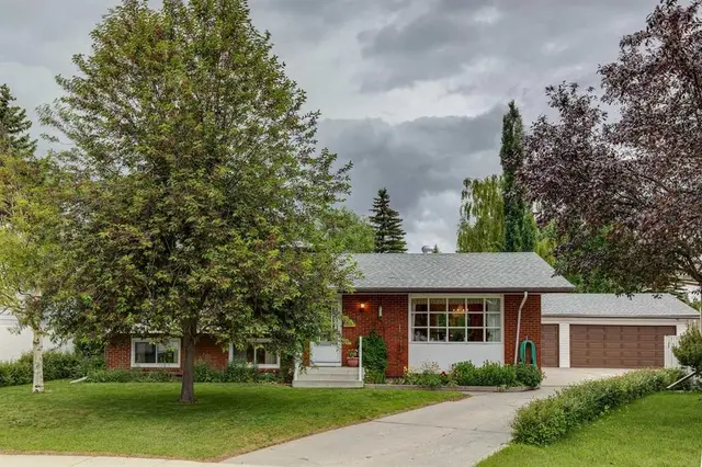5036 Vallance Crescent NW