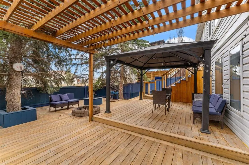 44 Douglas Glen Crescent SE — photo 2