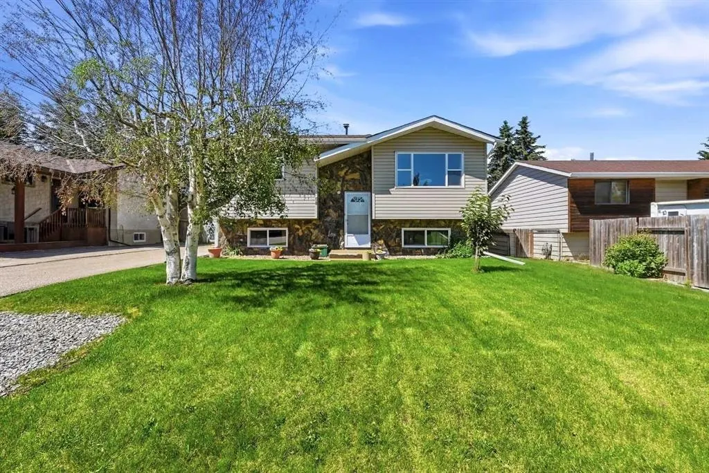 38 Meadowview Close — photo 1