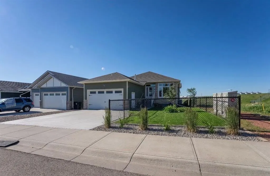 202 Lake Drive — photo 2