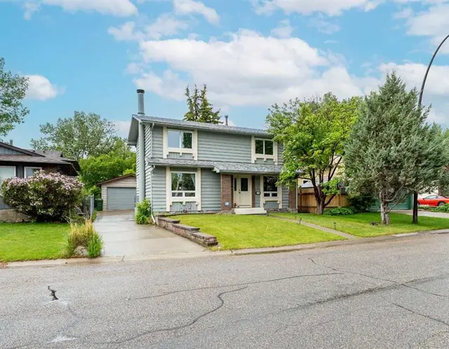 332 Deer Run Crescent SE