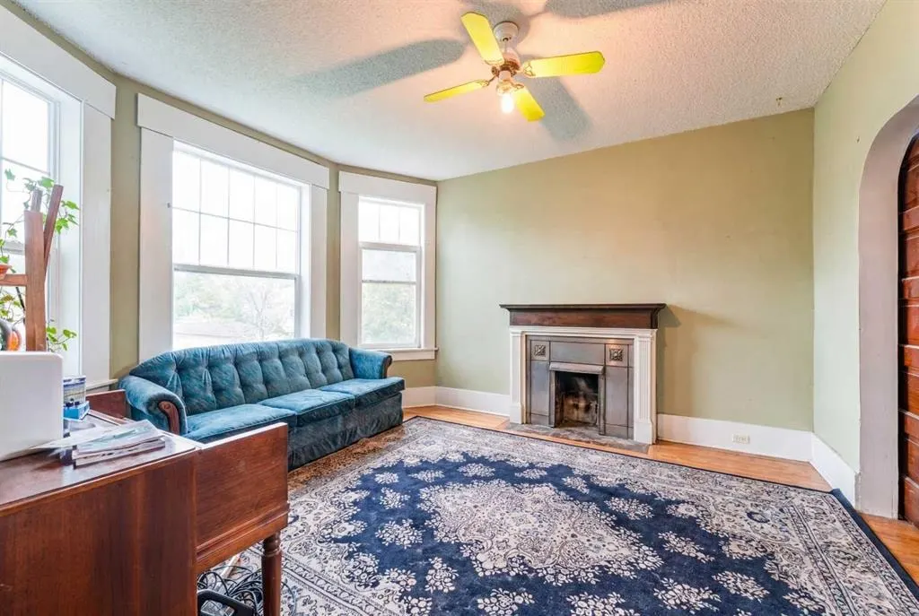2108 8 Street SE — photo 2