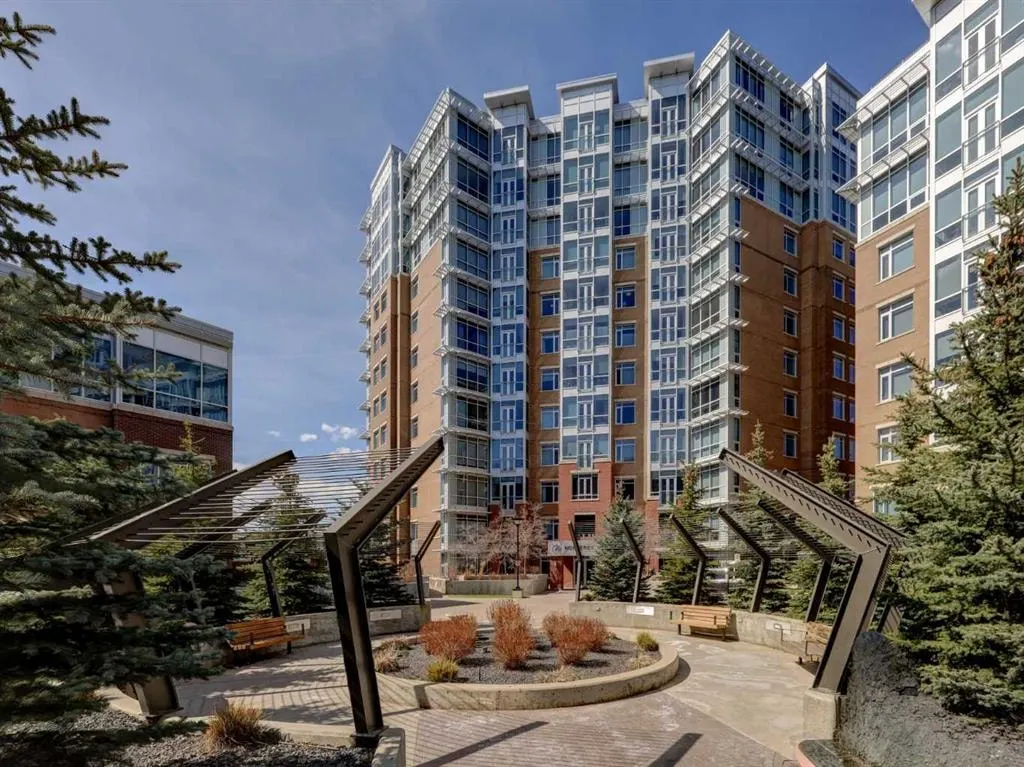 16 Varsity Estates Circle NW #810 — photo 1