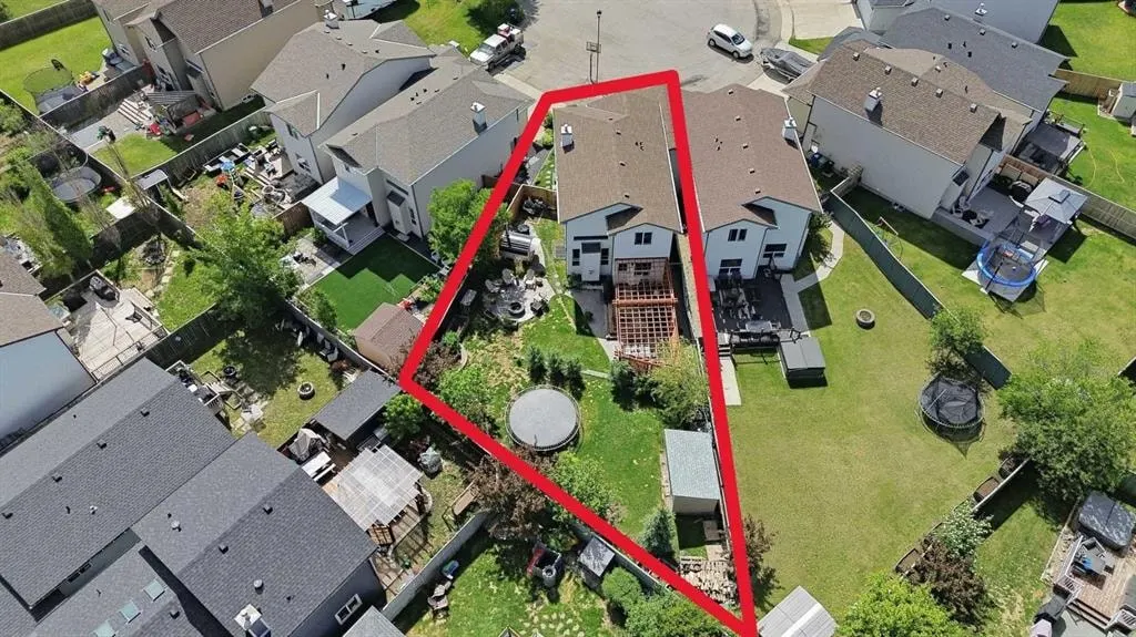 121 Canoe Square SW — photo 3