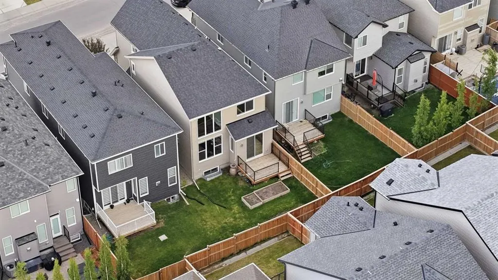 37 Nolanhurst Crescent NW — photo 2