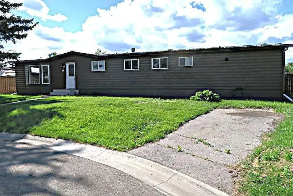 28 Riley Street NE — photo 1
