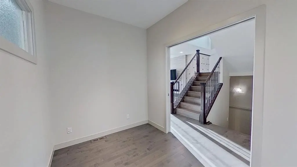 78 Cranarch View SE — photo 3