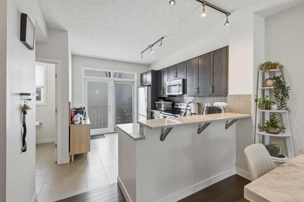 214 Nolanfield Villas NW — photo 2