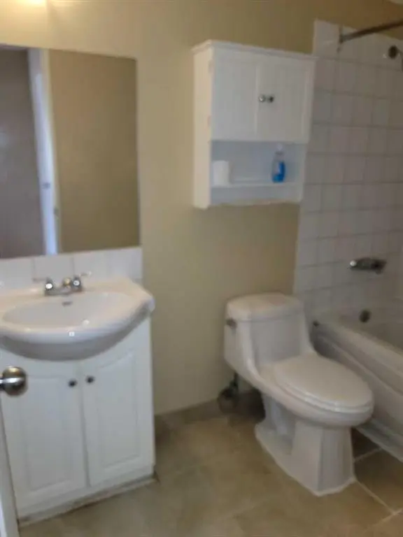 1712 38 Street SE #209