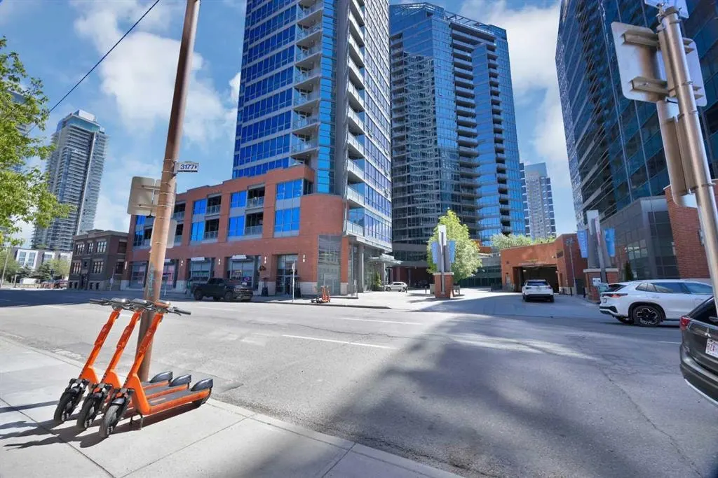 225 11 Avenue SE #1003 — photo 2