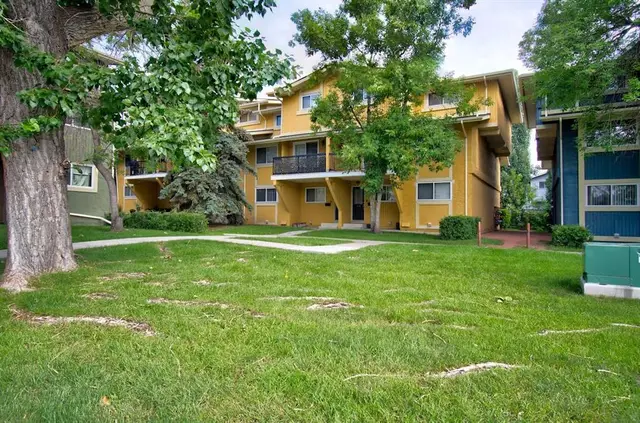 2200 Woodview Drive SW #106