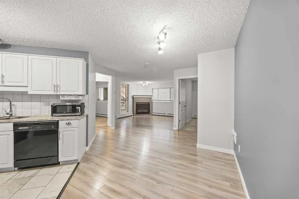 10 Sierra Morena Mews SW #120 — photo 2