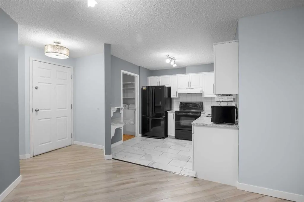 10 Sierra Morena Mews SW #120 — photo 3