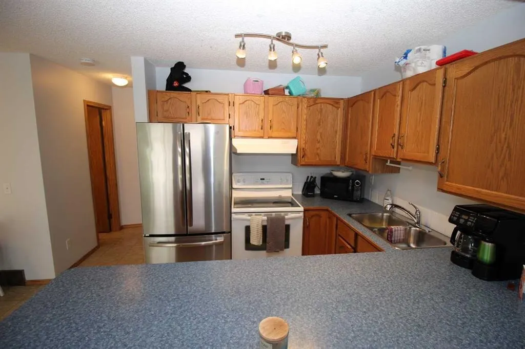215 Millview Green SW — photo 3
