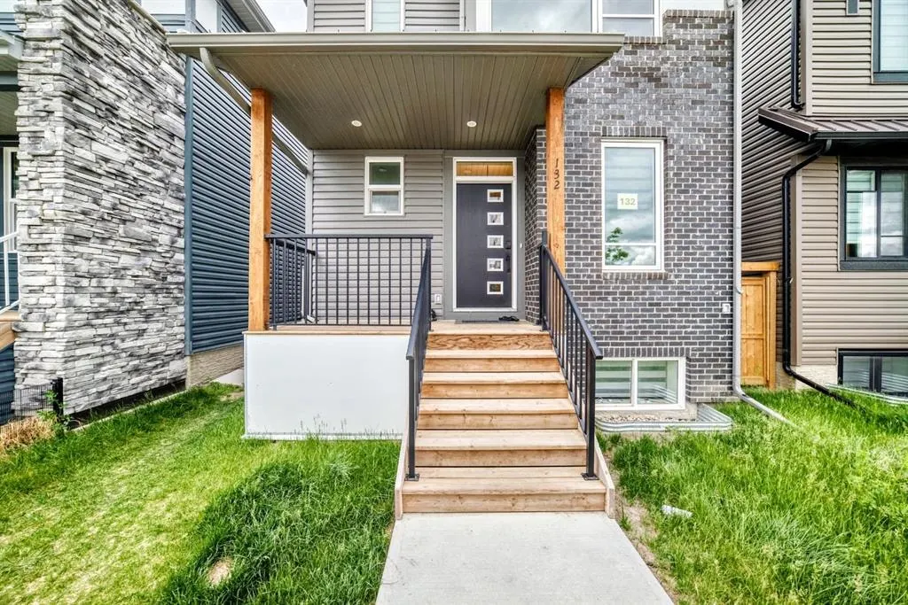 132 Setonstone Gardens SE — photo 2