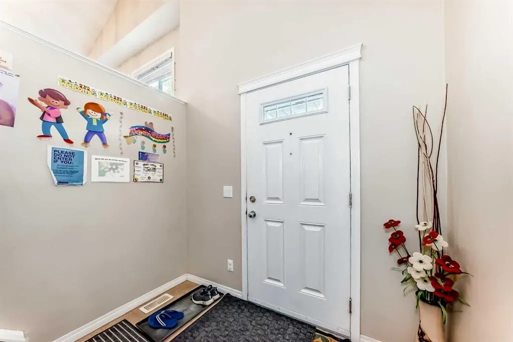 398 MARTINDALE Drive NE — photo 2