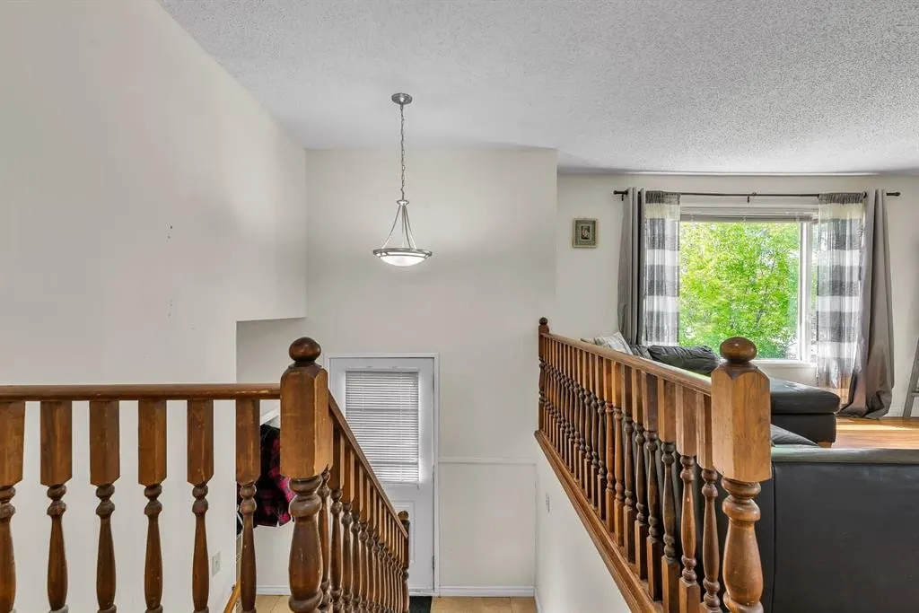 502 Maplewood Drive — photo 3