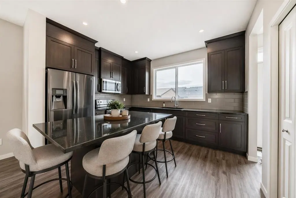18 Willow Crescent — photo 2