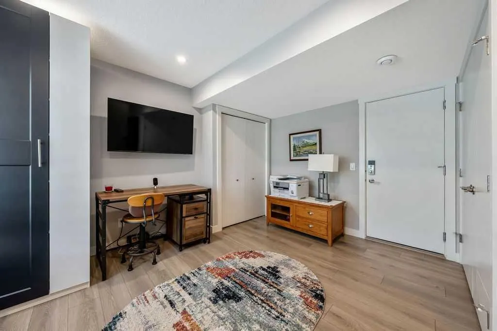 869 Cranston Avenue SE — photo 3