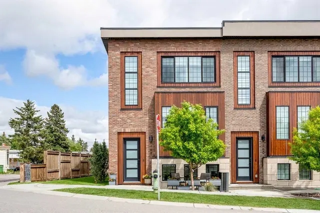 162 Greenbriar Way NW