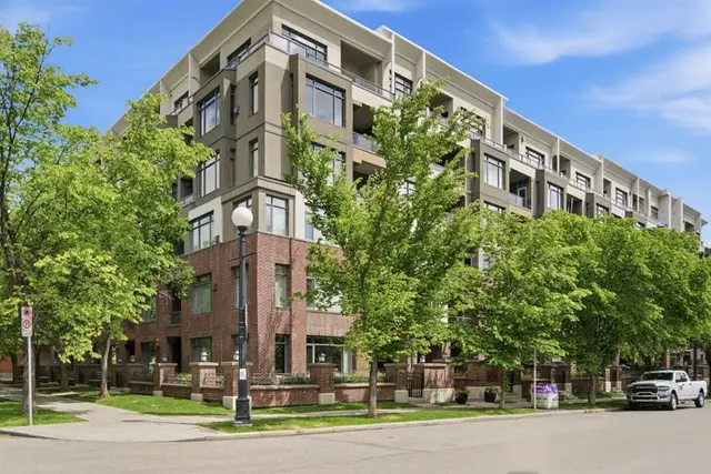 930 Centre Avenue NE #438
