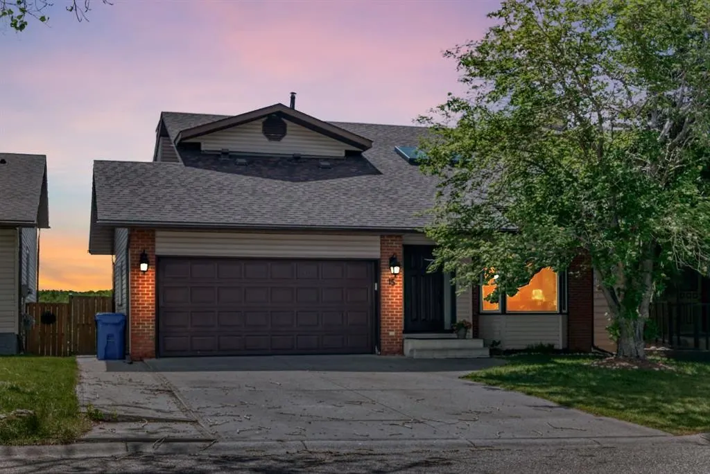 15 Hawkcliff Way NW — photo 1