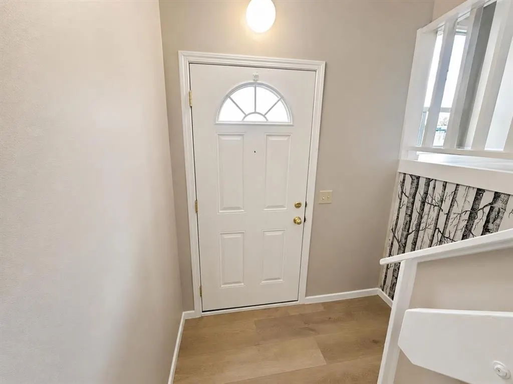 129 Oaktree Lane SW — photo 3