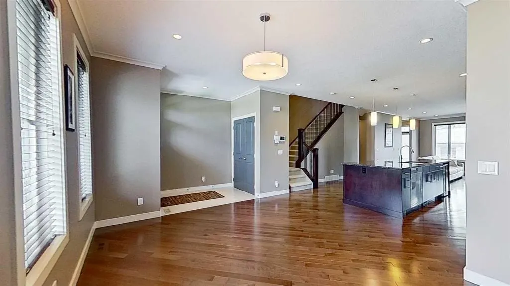 249 18 Avenue NE — photo 3