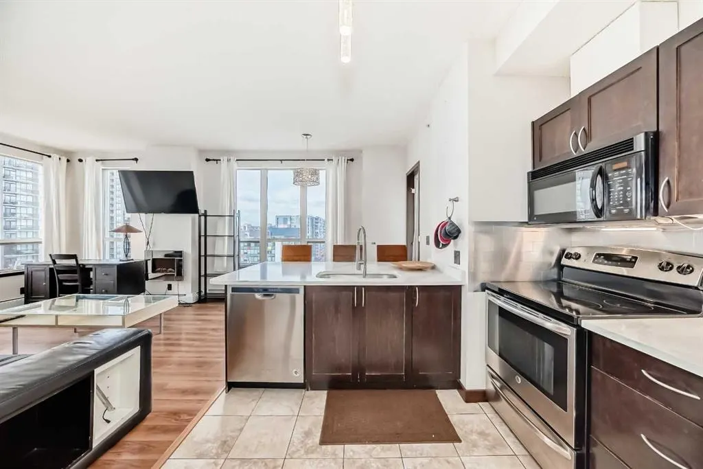 1053 10 Street SW #915 — photo 3