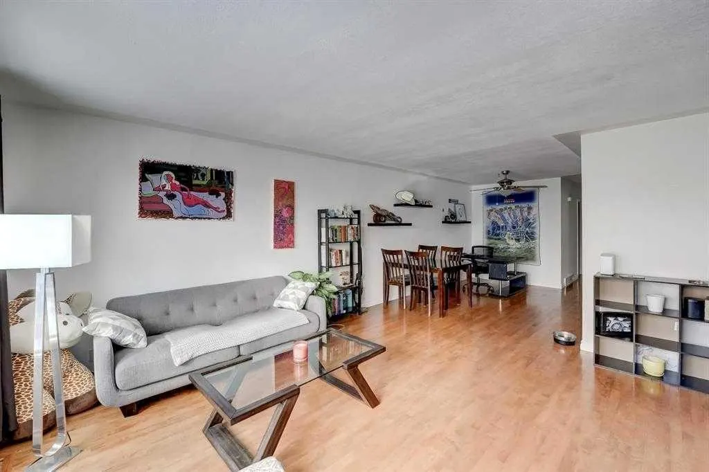 518 54 Avenue SW — photo 2