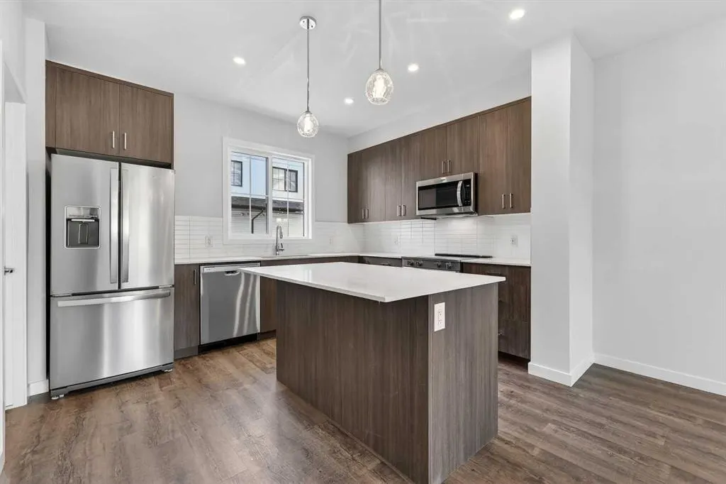 172 Hotchkiss Common SE — photo 2