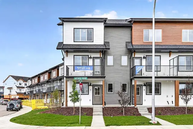 6 Hotchkiss Parade SE