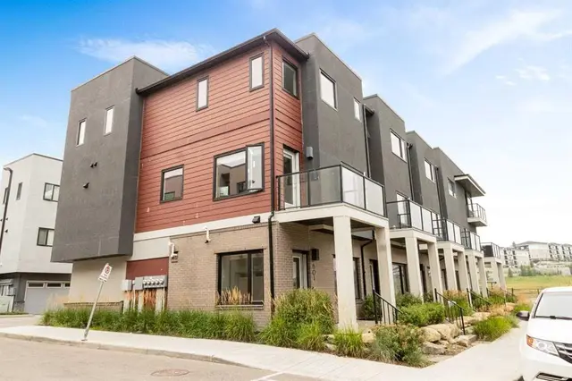 218 Sherwood Square NW #601