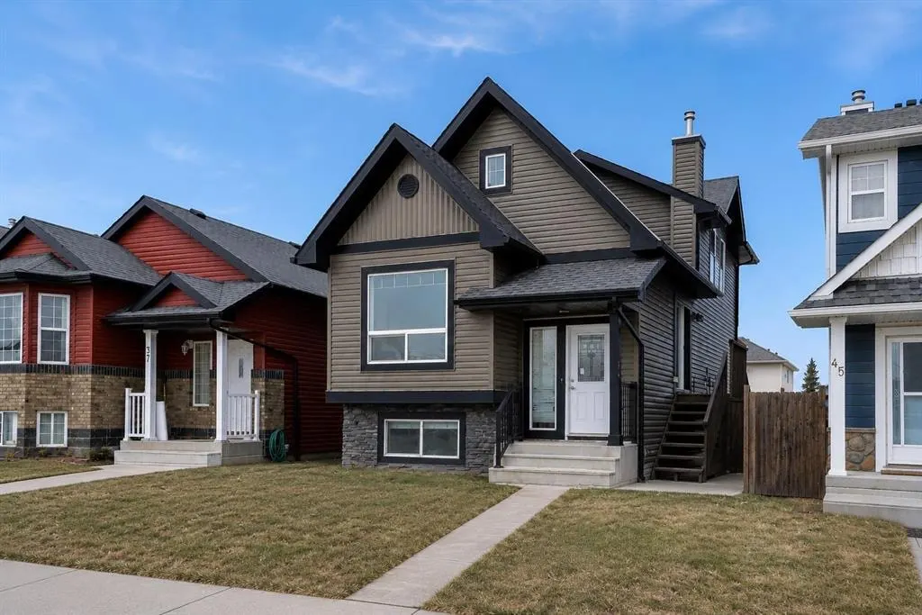41 Saddlefield Drive NE — photo 1