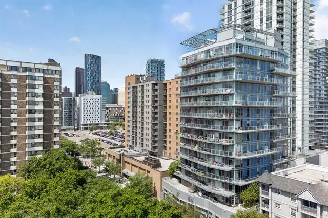 624 8 Avenue SE #305