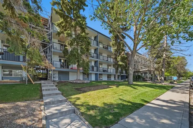 617 56 Avenue SW #401