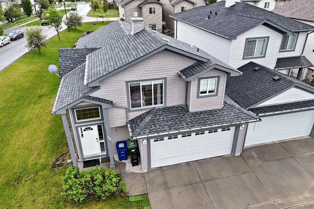 98 Canoe Square SW — photo 1